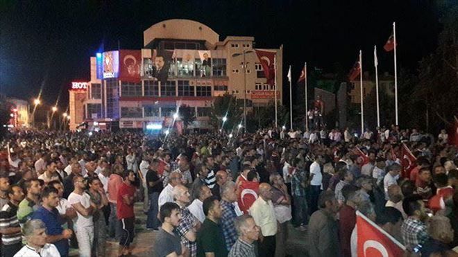 BELEDİYE BAŞKANINI GÖTÜRMEK İSTEYEN KİŞİ LİNÇ EDİLMEKTEN ZOR KURTULDU