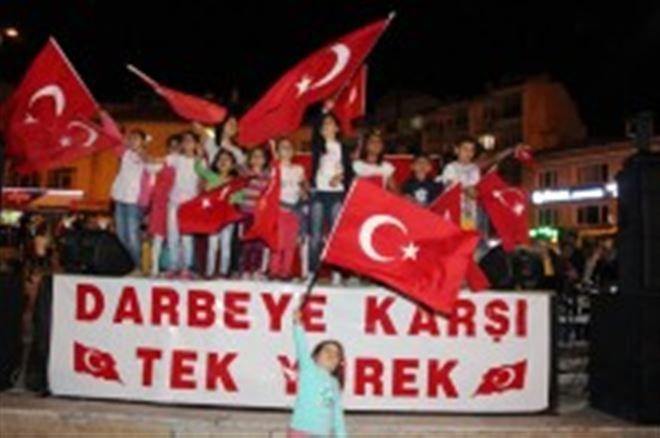 DEVELİ HALKI GÜNDÜZ İŞİNDE GECE DEMOKRASİ NÖBETİNDE 10. GÜN
